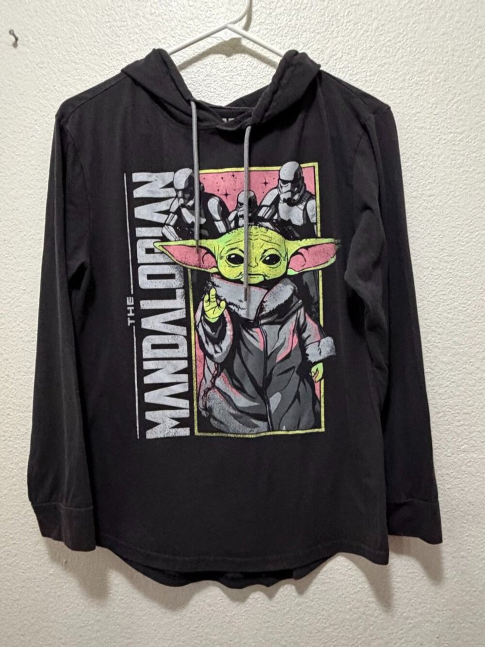 Star Wars "the Mandalorian" gray long sleeve t=shirt with hood, men's size small